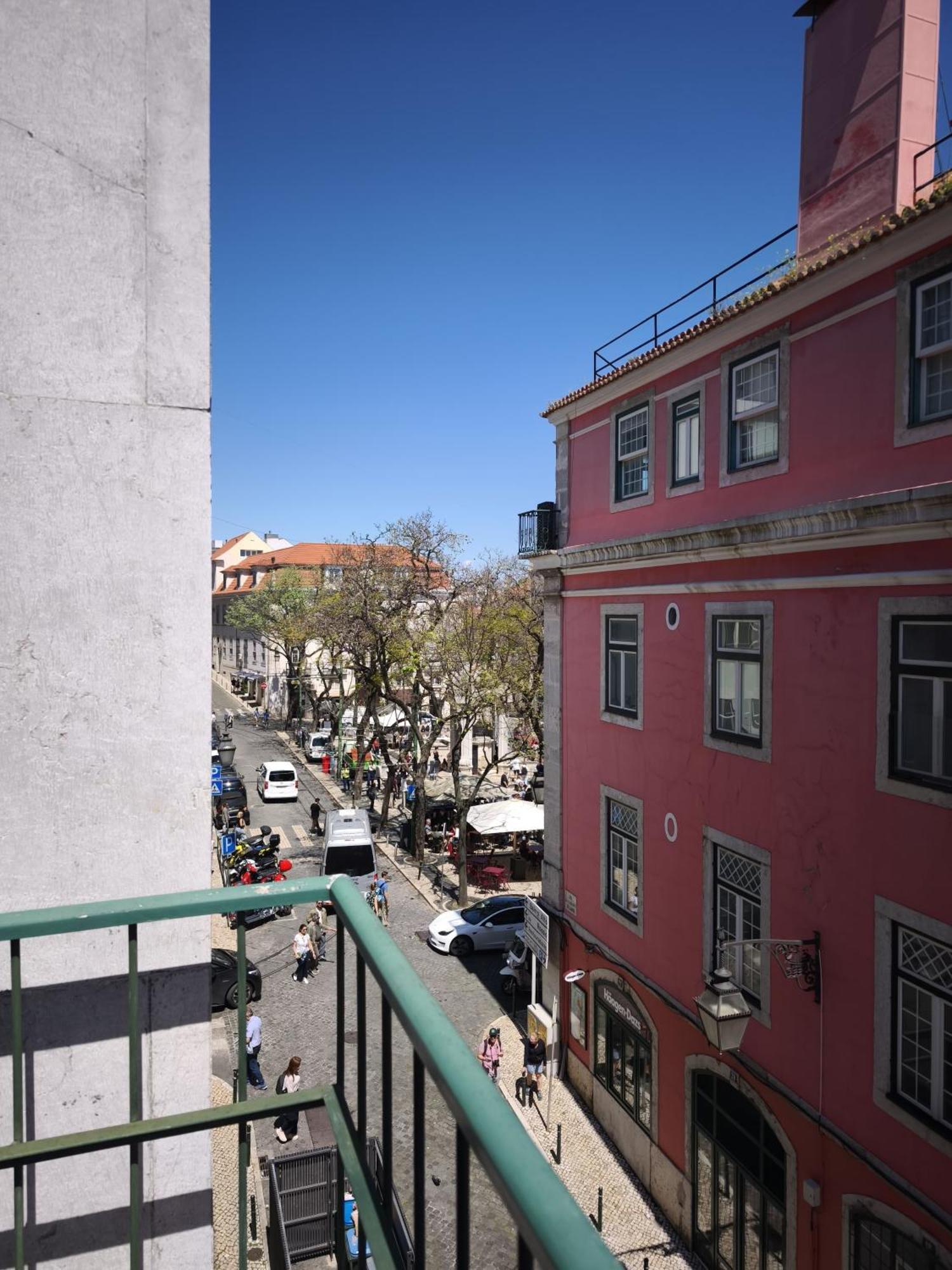 Appartement With Three Bedroom In Historic Largo Do Carmo *