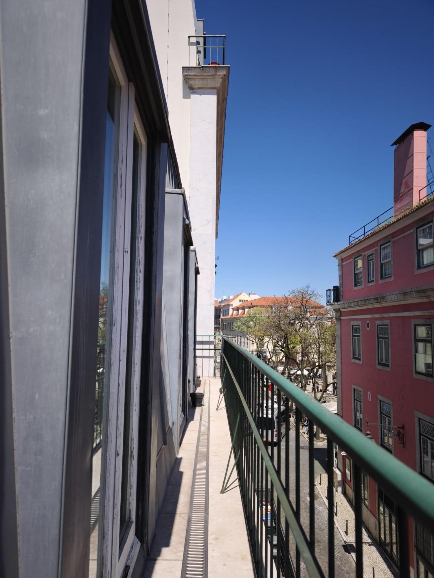 With Three Bedroom In Historic Largo Do Carmo Appartement